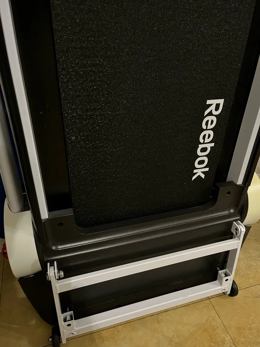 Reebok iRun foldable treadmill - Image 3