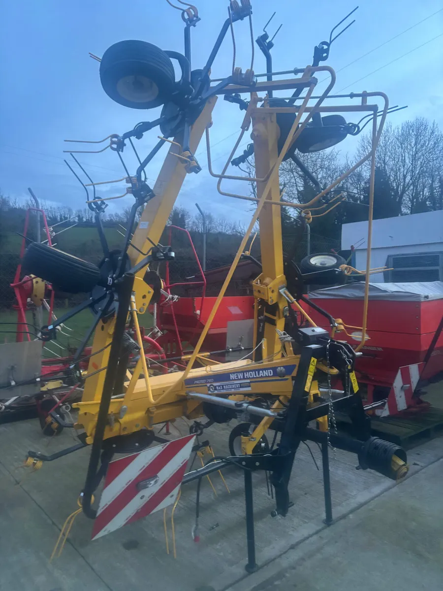 NEW HOLLAND PROTED 760 TEDDER - Image 1