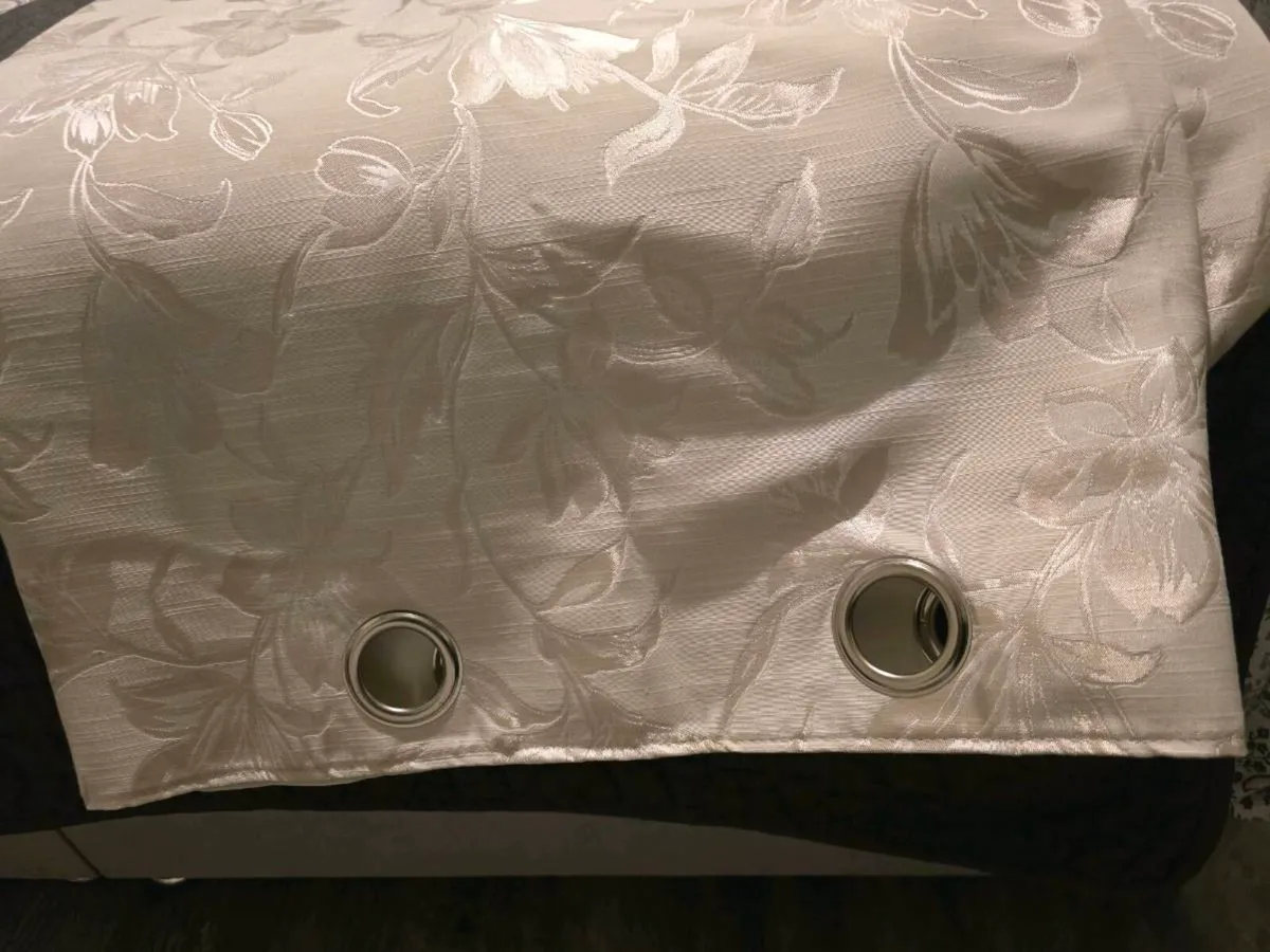 90 x 90 gold leaf design ring pull  curtains.. - Image 2