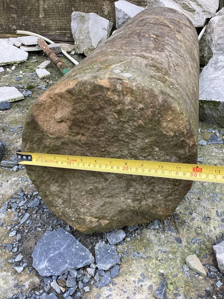 Sandstone column - Image 2