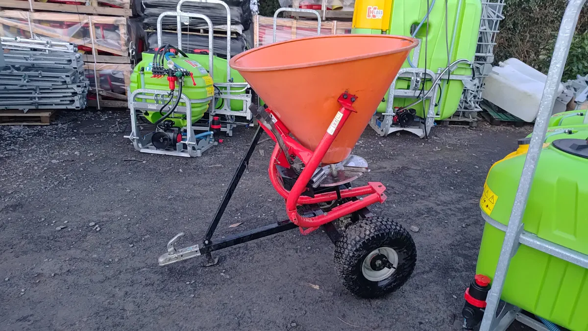 Fertiliser spreader - Image 2