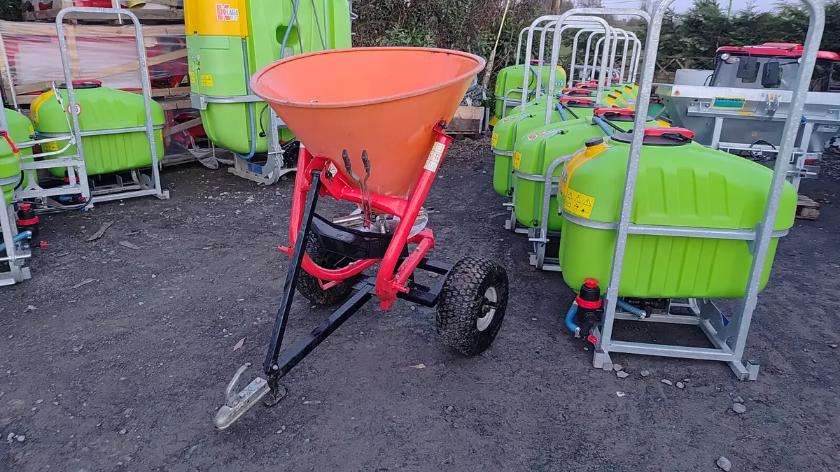 Fertiliser spreader - Image 1