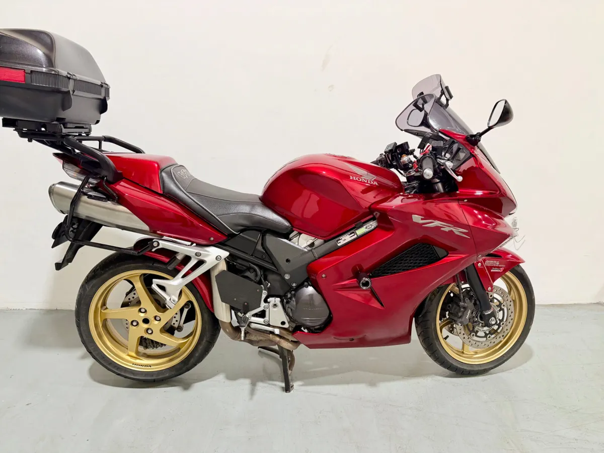 Honda VFR 800 VTEC  2012 LOW MILEAGE - Image 1
