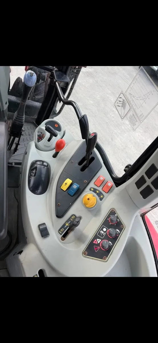 Massey Ferguson 5455 loader 2007 - Image 4