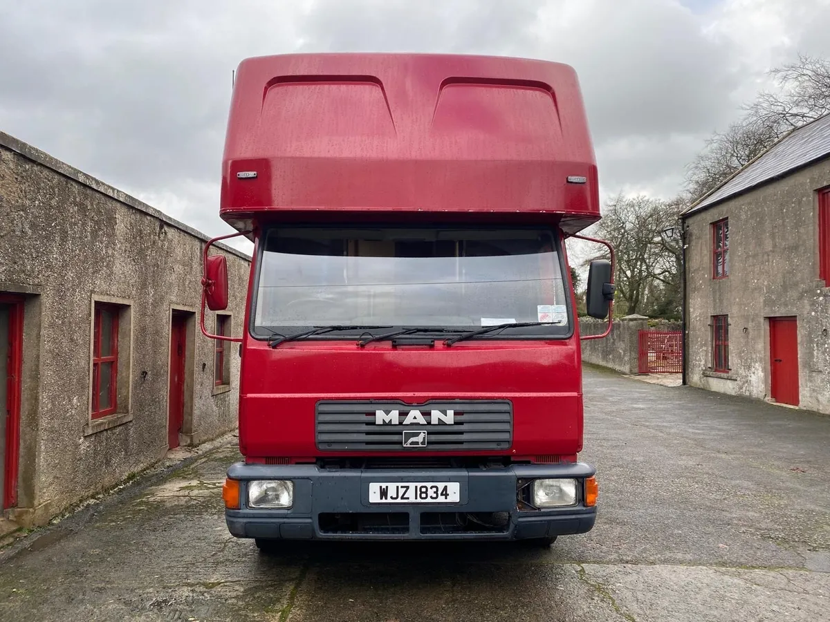 Man 4 Horse lorry - Image 1