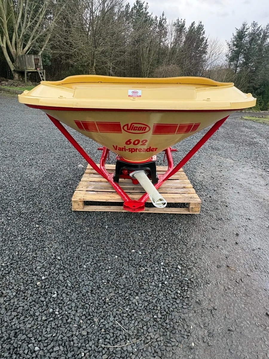 Vicon 602 Fertliser Sower Hydraulic Shut 600Kg - Image 1