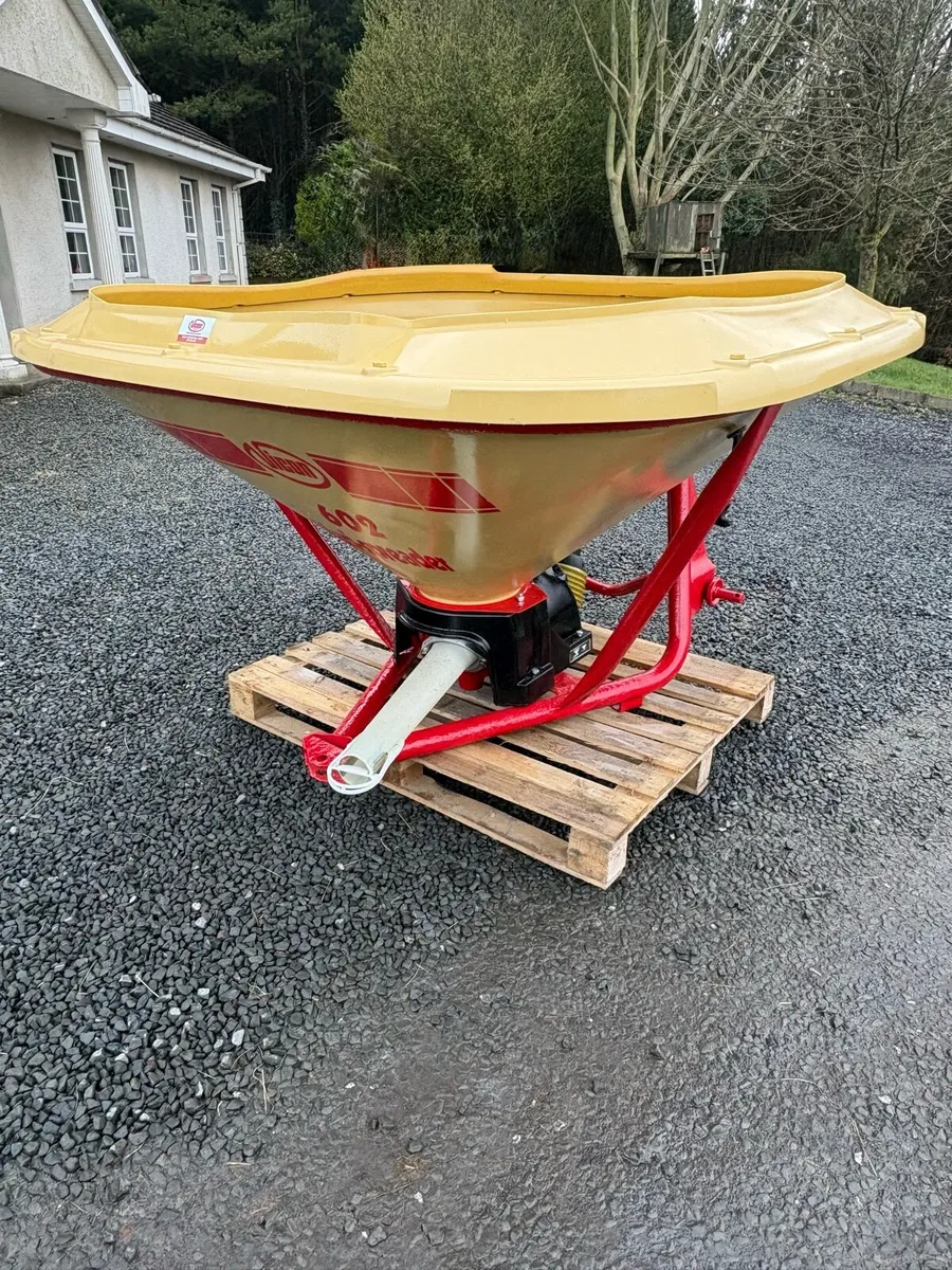 Vicon 602 Fertliser Sower Hydraulic Shut 600Kg - Image 3