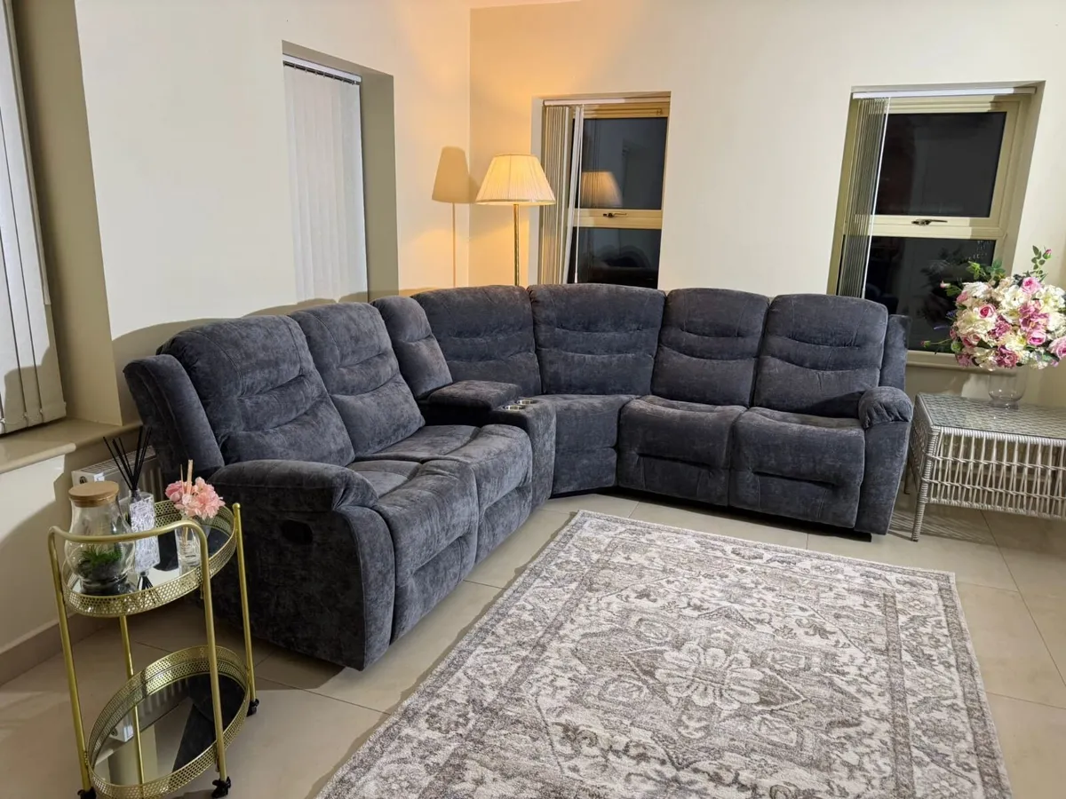 Corner sofa - Image 1