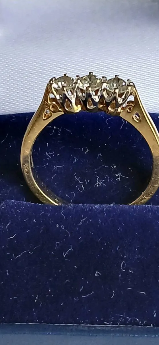 18ct diamond trilogy ring - Image 4