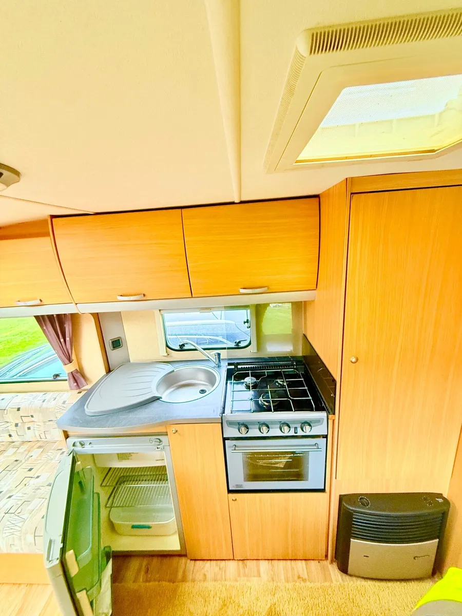 Sprite Major – 6 Berth – Excellent Family Layout - Image 4