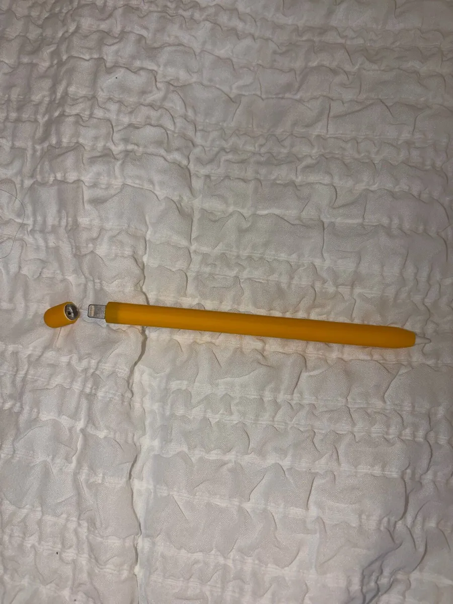 Apple Ipad 8th gen 32gb and Apple pencil 1st gen - Image 4