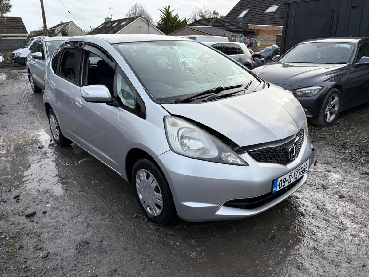 2009 Honda Fit Automatic drive away - Image 1