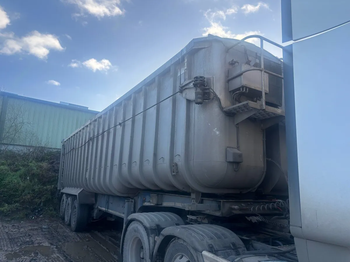 Tipping trailer - Image 1