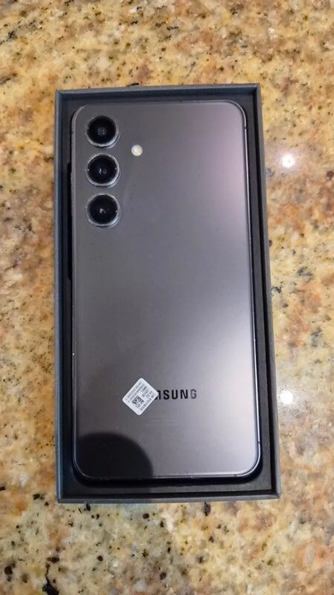 Samsung  S24 - Image 2
