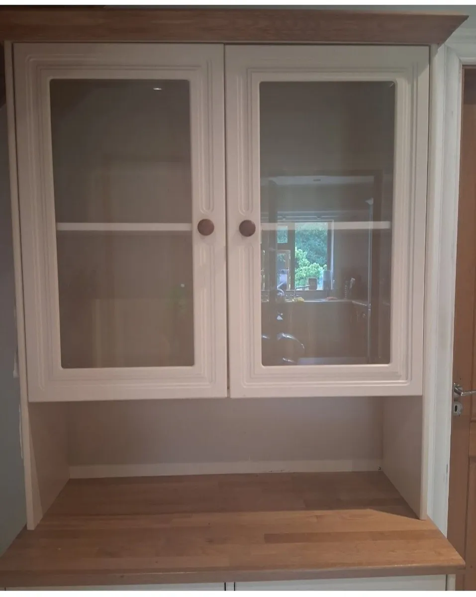 Dresser unit - Image 1