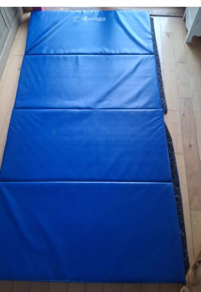 Gymnastics mat & balance beam - Image 1