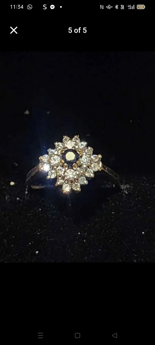 Beautiful 9ct Gold Sapphire Dress Ring - Image 2