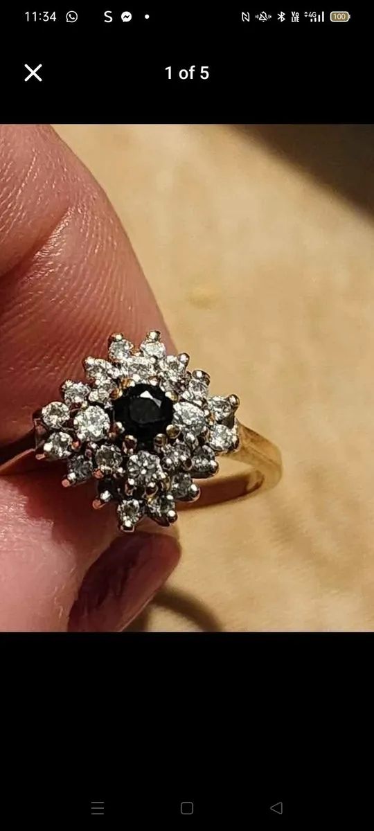 Beautiful 9ct Gold Sapphire Dress Ring - Image 1