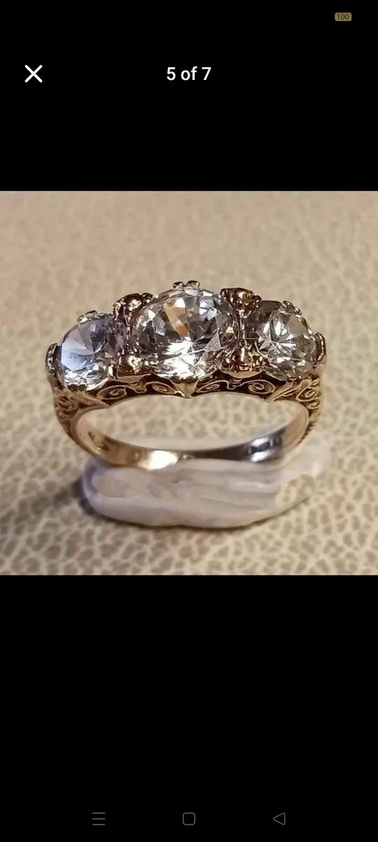 Beautiful Vintage 9ct Gold Trilogy Dress Ring - Image 1