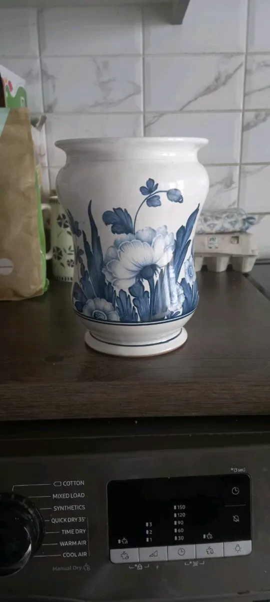 Lovely Vintage Italian made Ceramic Vase - Image 1