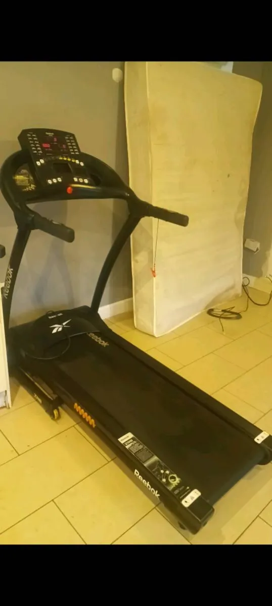 Reebok ZR8 treadmill - Image 2