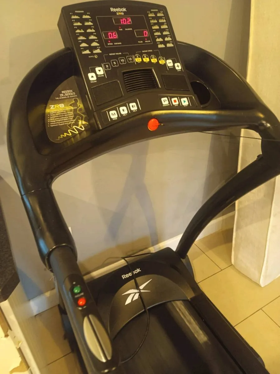 Reebok ZR8 treadmill - Image 3