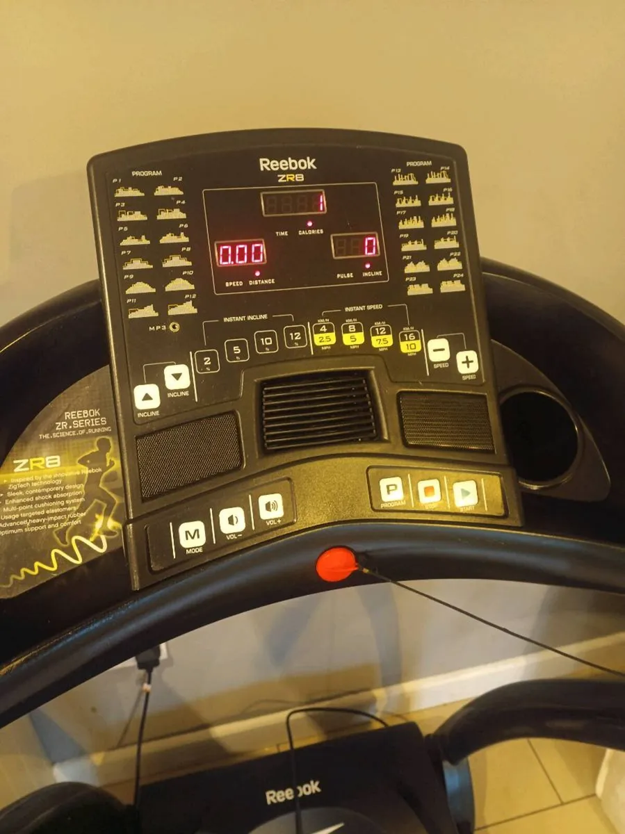 Reebok ZR8 treadmill - Image 4
