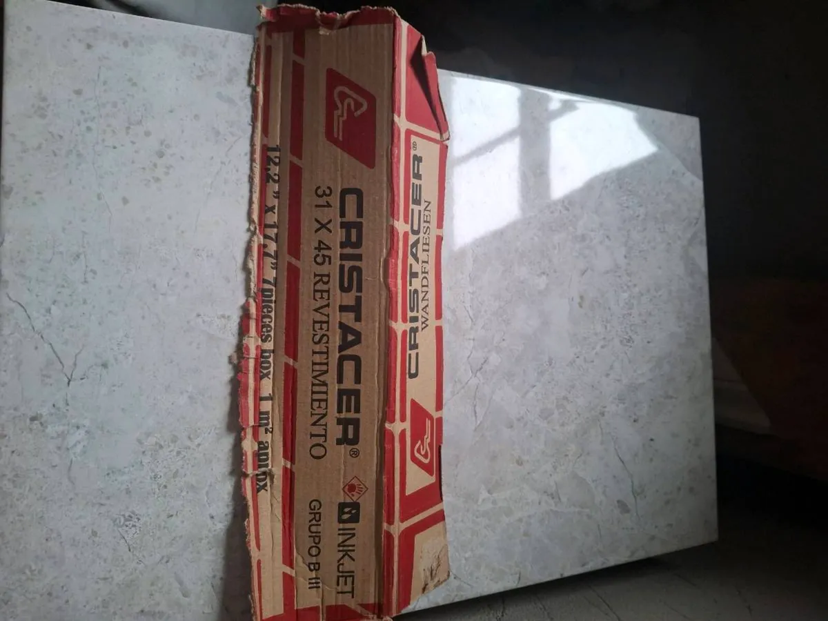 8 boxes of tiles - Image 1