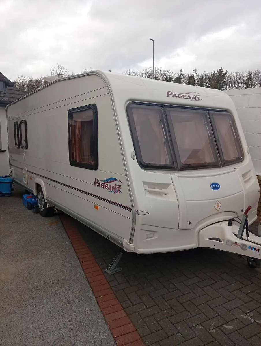 2008 5/6 Birth with full size air Awning - Image 2