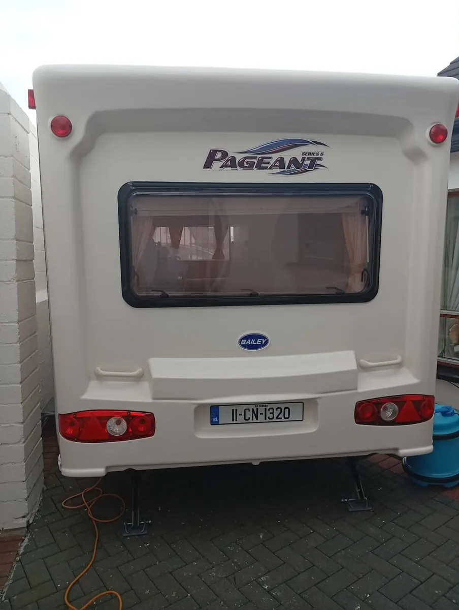 2008 5/6 Birth with full size air Awning - Image 3