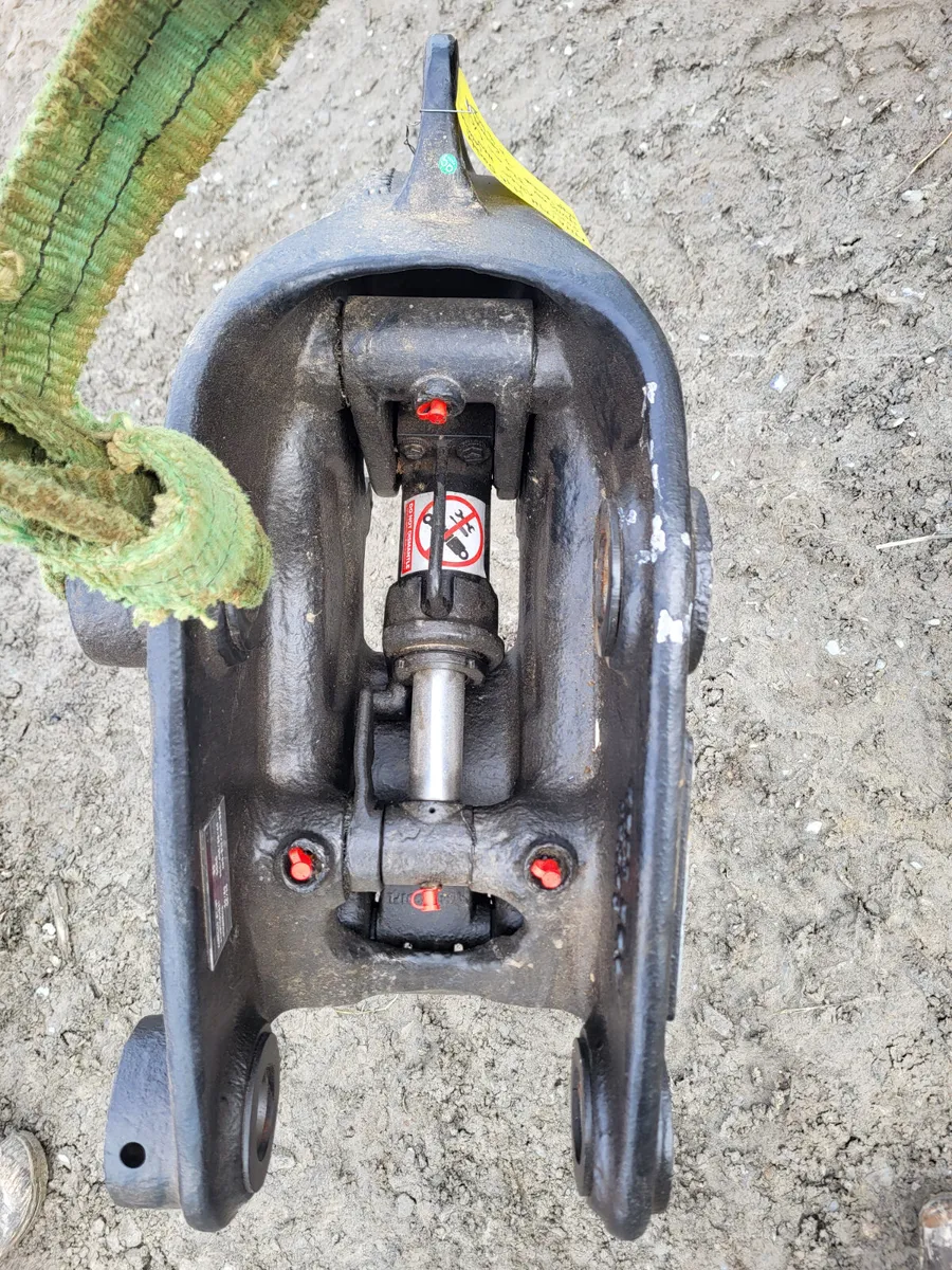 New 50mm Miller double locking hydraulic hitch - Image 3