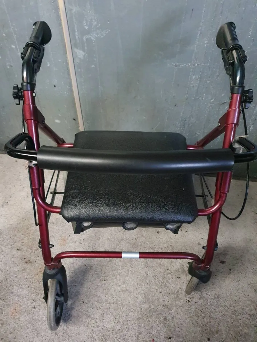 4 wheeled aluminium rollator/walker - Image 2