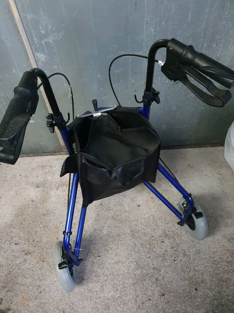 3 wheel rollator/walker - Image 2