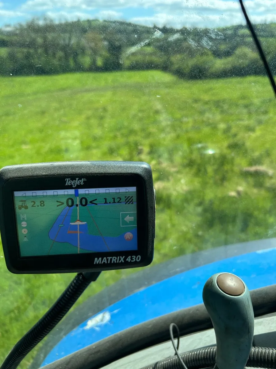 Spraying and hedge cutting service - Image 4