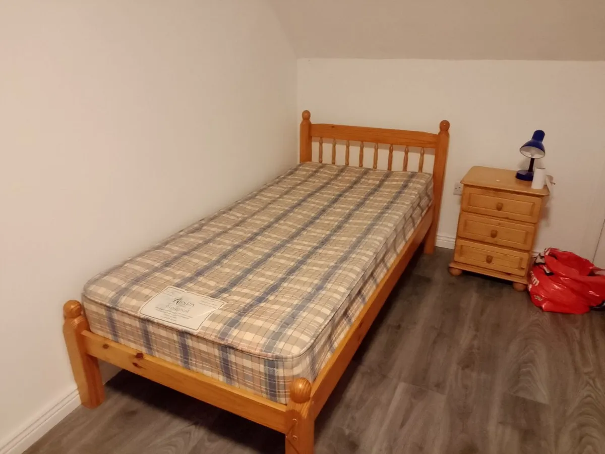 2 single beds and bedside locker. - Image 1