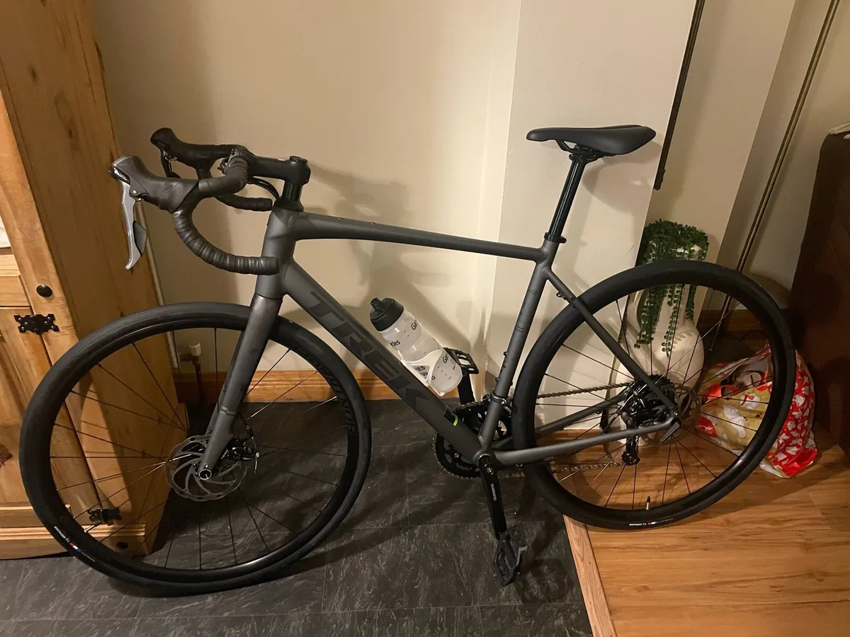 Trek Domane AL2 2025 - Image 1