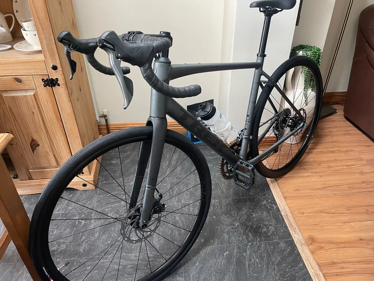 Trek Domane AL2 2025 - Image 2