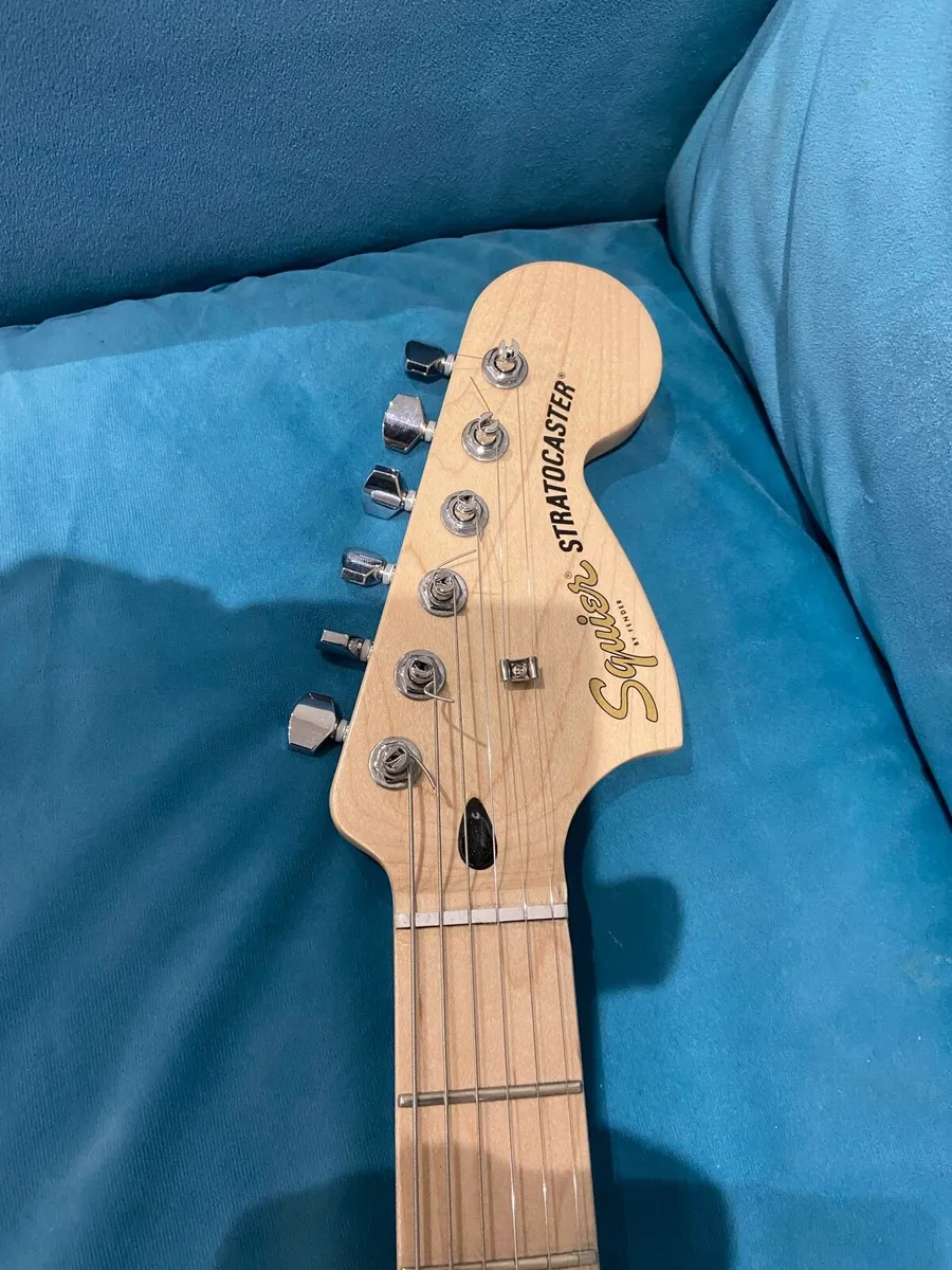 Squire Affinity Fsr Hss Stratocaster - Image 4