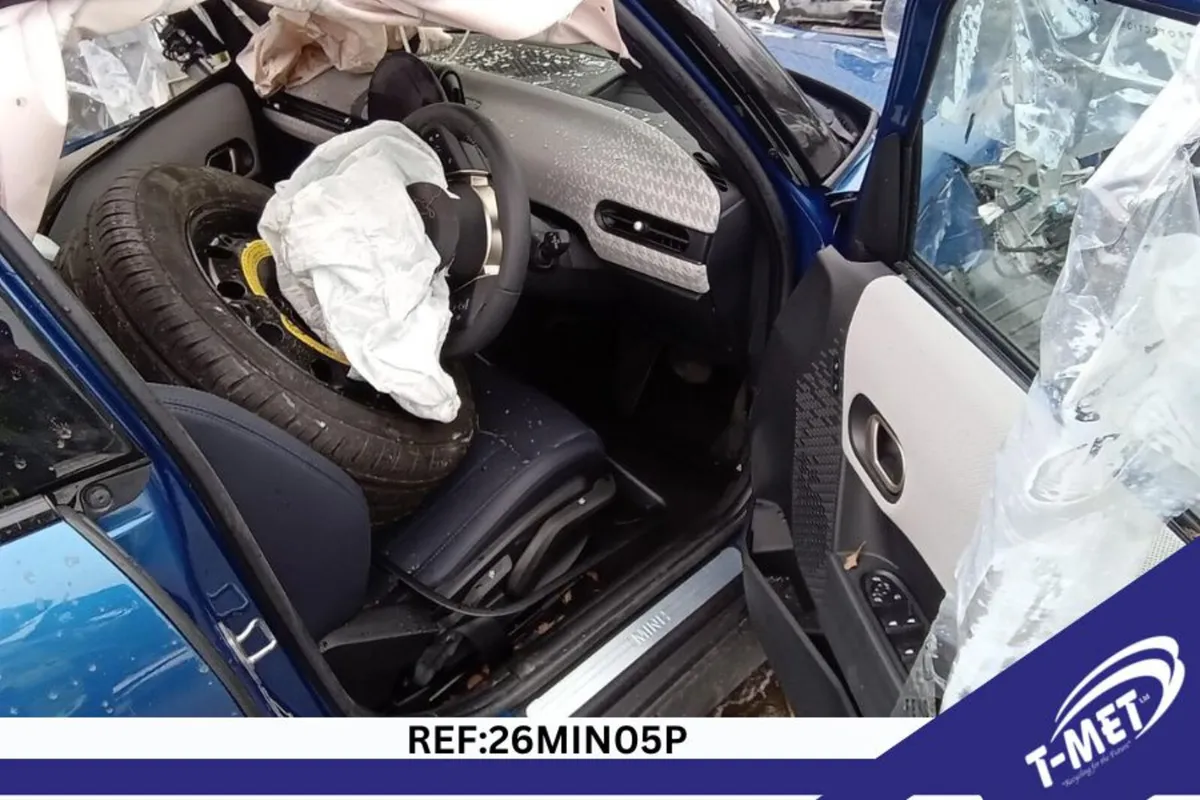 2025 MINI COOPER BREAKING FOR PARTS - Image 4