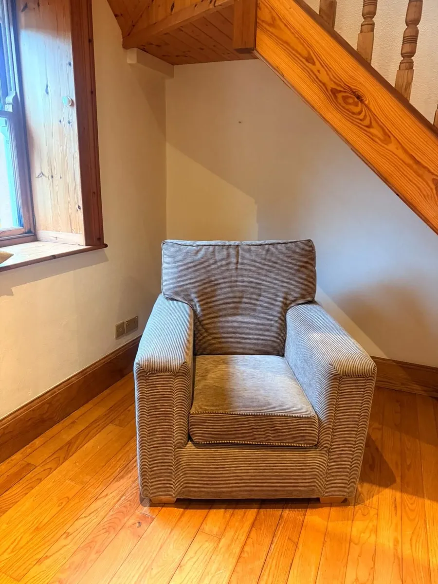 Three piece suite - Image 2