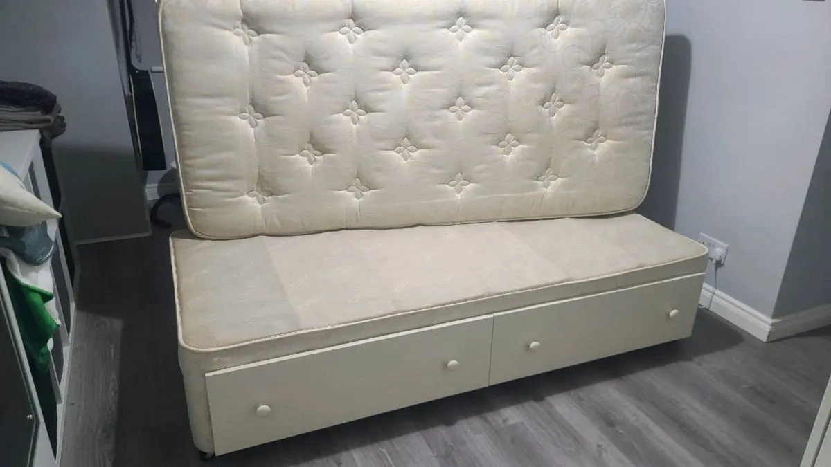 Single bed - Image 1