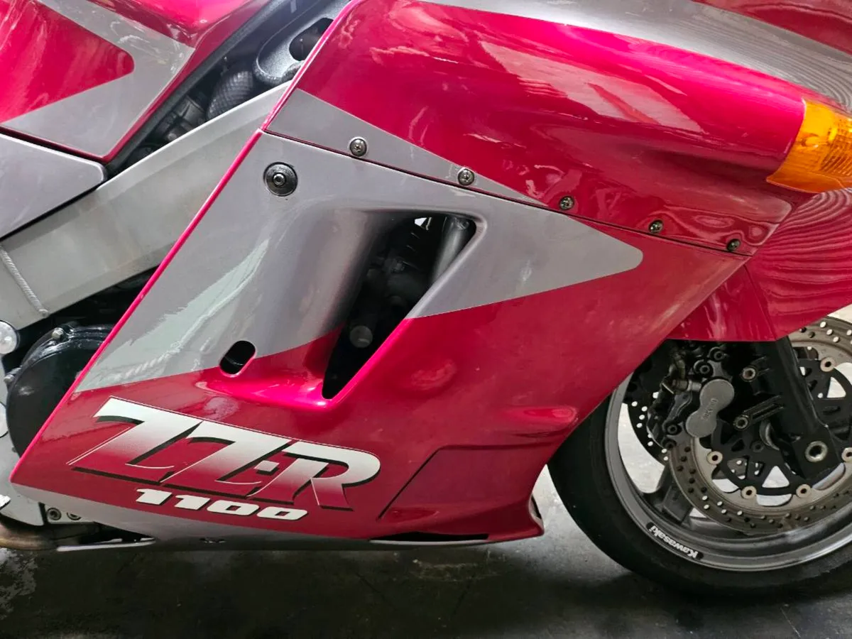 Kawasaki ZZR 1100 MINT - Image 4