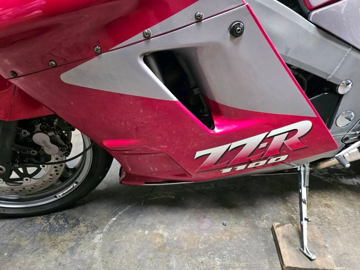 Kawasaki ZZR 1100 MINT - Image 3