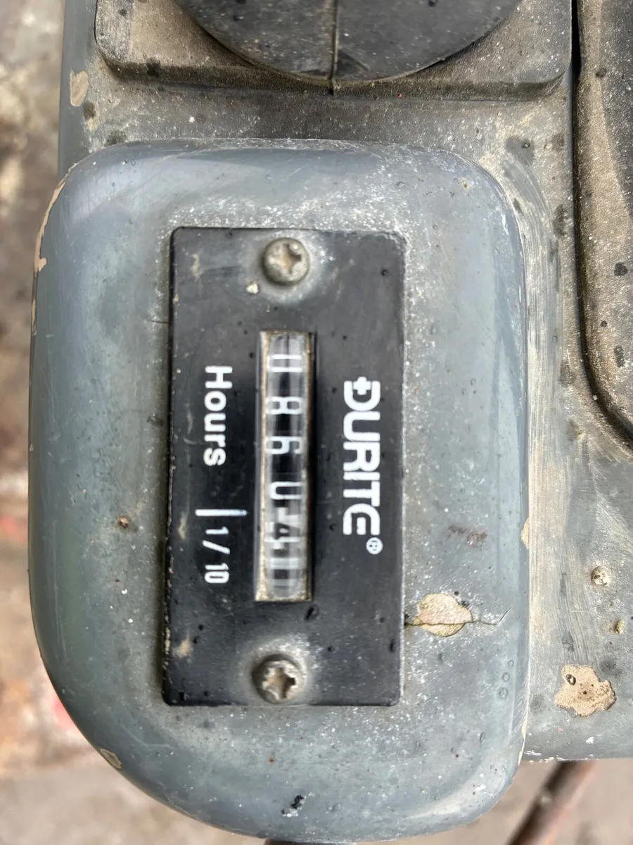 Takeuchi Micro digger - Image 2