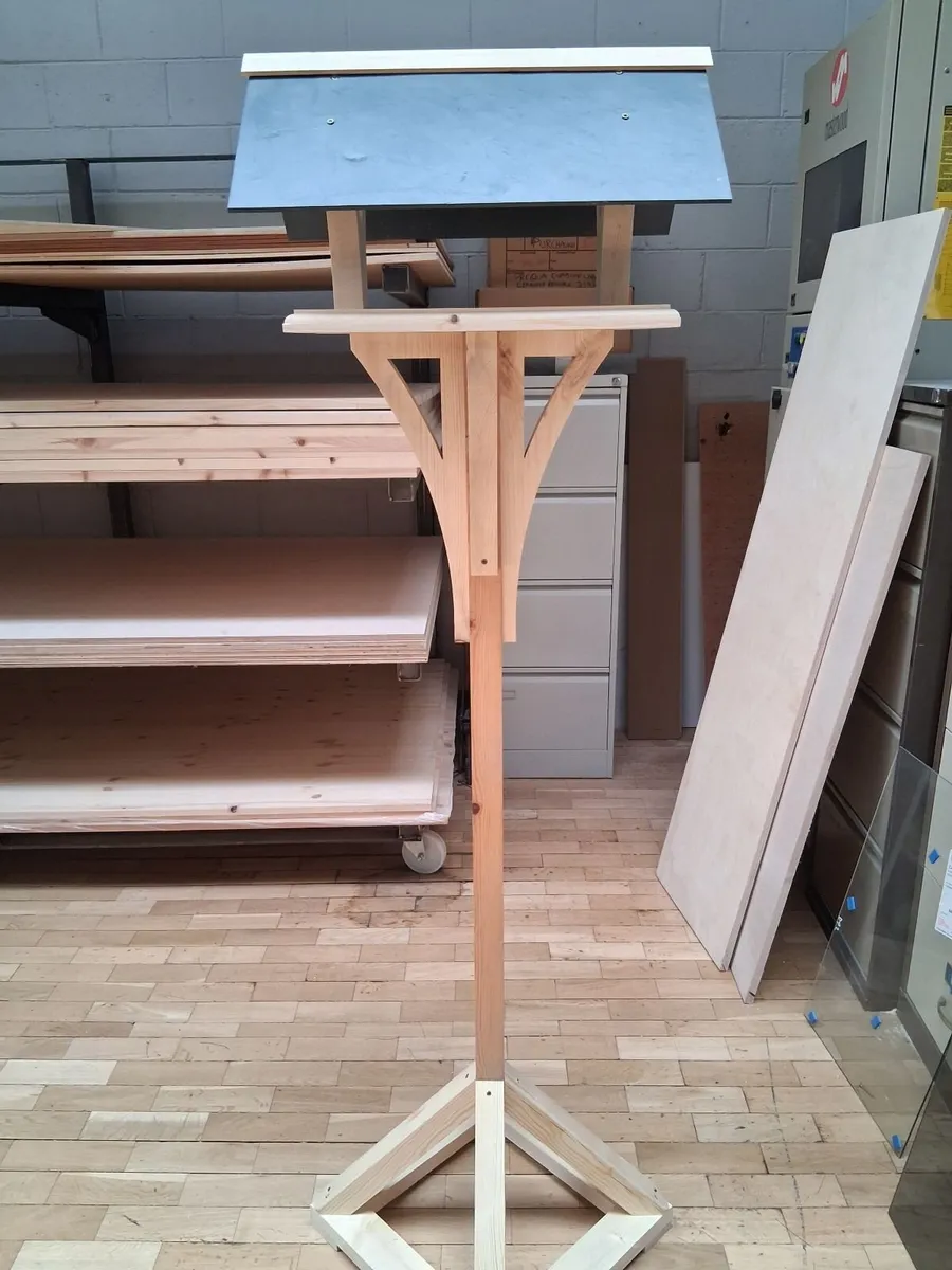Bird table - Image 1
