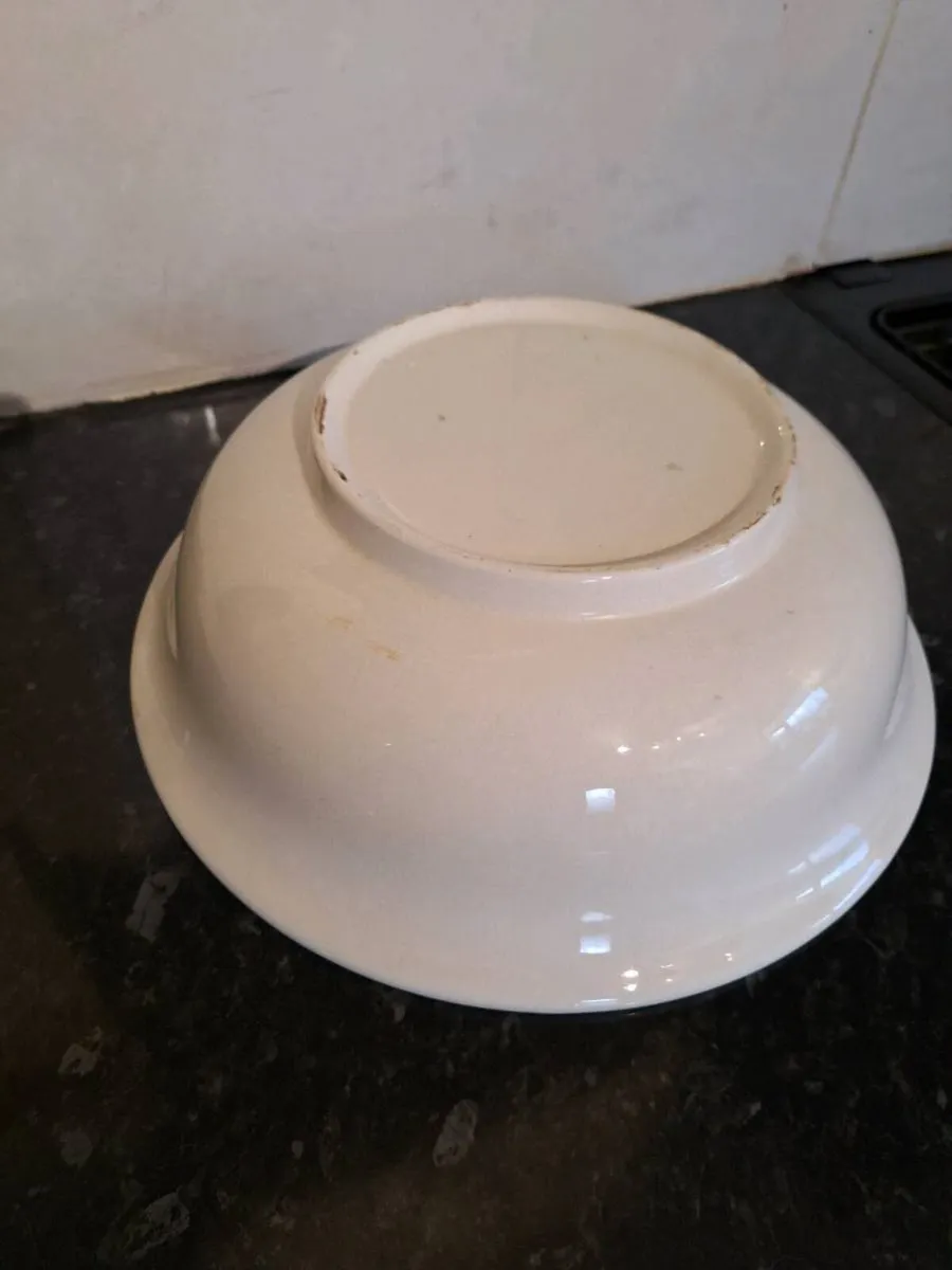 Large ceramic basin - Image 2