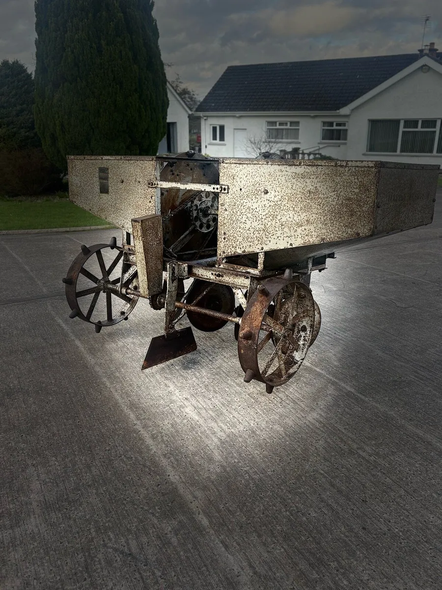 Massey Ferguson potato planter - Image 2