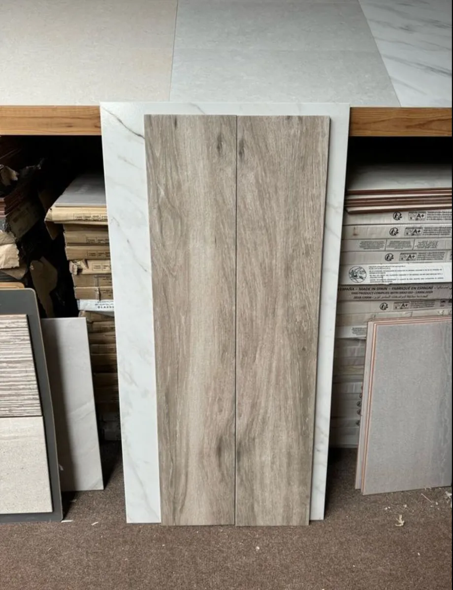 Joblot wood effect Aterlier Taupe 23cm x 120cm