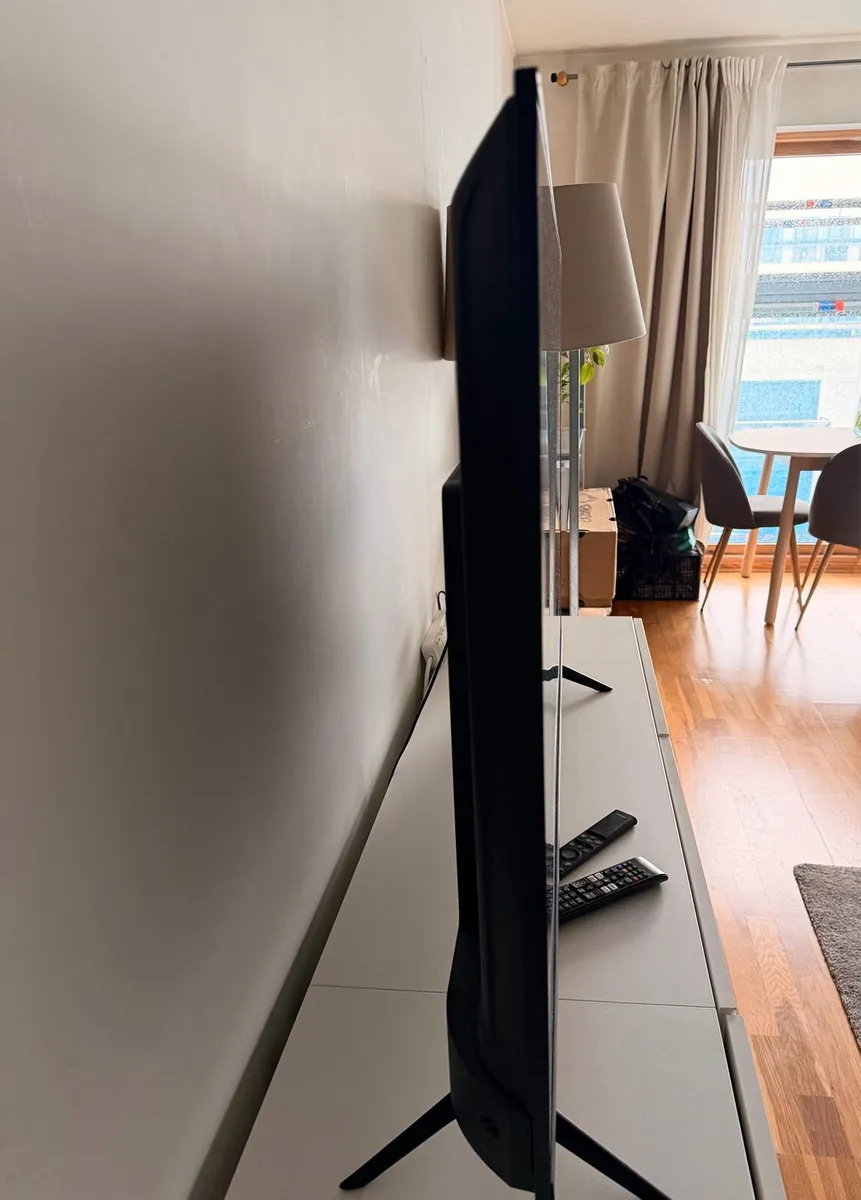 Samsung 50” 4K Smart TV - Image 4