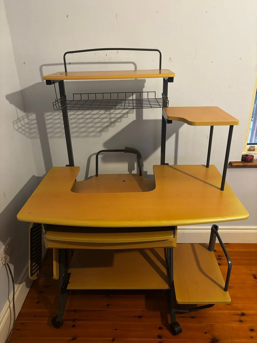 Computer Desk - Image 1